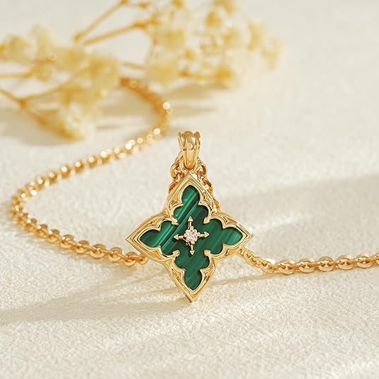 Emarald Clover Pendant Necklace | Gold