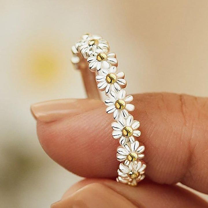 Adjustable Silvar Ring with Daisy