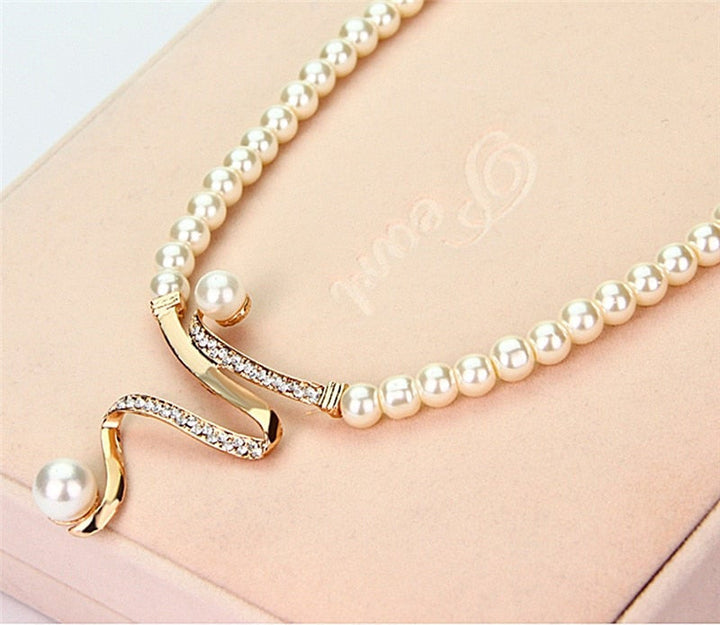 Natrual Pearl Necklace + Earrings Set