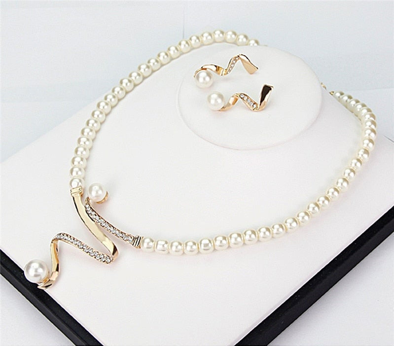 Natrual Pearl Necklace + Earrings Set