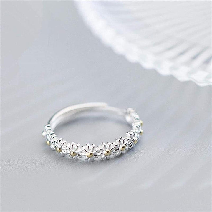 Adjustable Silvar Ring with Daisy