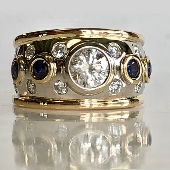 Zirconia Ring with Vintage Golden Inlay
